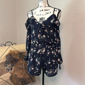 Blu Pepper Floral Romper adjustable straps comfortable S excellent condition